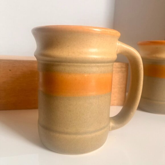 RARE Vintage Sunnycraft Stoneware Hand Decorated 12oz Mugs Set Of 2 Beige & Oran - Picture 4 of 7